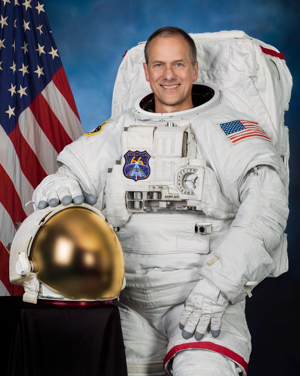 jsc2021e030957_alt (July 28, 2021) --- Portrait of NASA astronaut Thomas Marshburn.