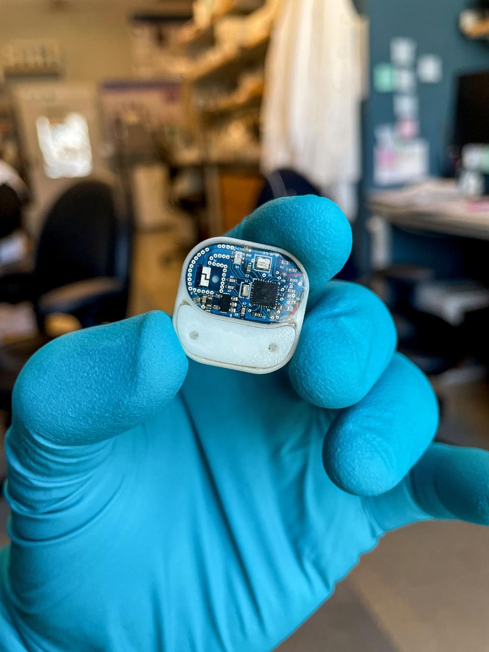 jsc2021e037283 (8/11/2021) --- Nanofluidic Implant Communication Experiment (NICE) (Faraday-NICE) aims to develop an implantable drug delivery system that allows for remote control and modulation of the release of therapeutics over weeks to months. In this investigation, fully assembled implantable devices are tested for remote communication capabilities from Earth to the International Space Station (ISS). This investigation aims to verify that 100% of the communications between controller and implant is achieved and maintained on station. Implants are immersed in saline solution, a surrogate of physiological conditions, then placed and sealed in 15 ml containers. The tubes are mounted within the ProxOpS Faraday experimental box. Image Credit: Houston Methodist Research Institute