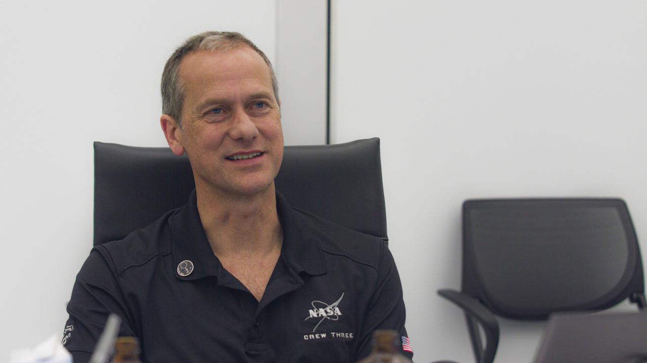 jsc2021e038362 (Aug. 25, 2021) --- NASA astronaut and SpaceX Crew-3 Pilot Thomas Marshburn is pictured during preflight training at SpaceX headquarters in Hawthorne, California. Credit: SpaceX