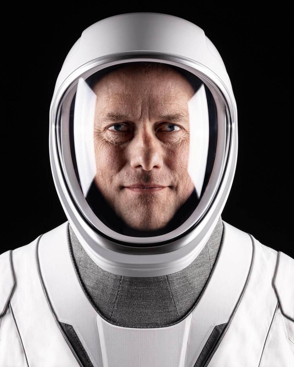 jsc2021e044838 (Sept. 28, 2021) --- Astronaut Thomas Marshburn of NASA's Commercial Crew Program, SpaceX Crew-3 Pilot, poses for a portrait in his pressure suit at SpaceX headquarters in Hawthorne, California. Credit: SpaceX