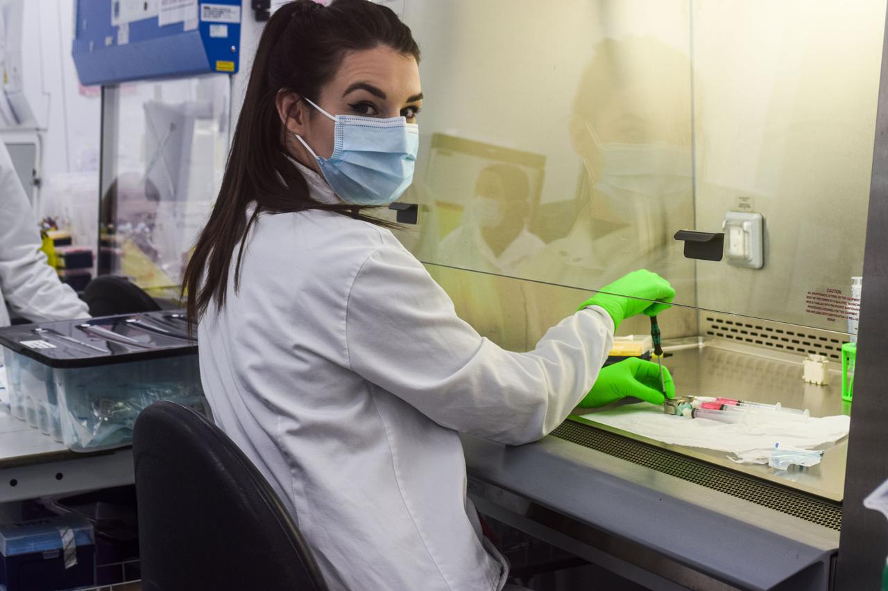 jsc2021e058712 (3/4/2021) --- The MicroAge experimental unit assembly at the University of Liverpool, featuring Dr Samantha Jones at the Institute of Life Course and Medical Sciences. This investigation helps identify the mechanisms by which astronauts lose skeletal muscle mass in microgravity and identify optimum exercise regimens, nutritional, or pharmacological interventions for prevention. Image courtesy of University of Liverpool.