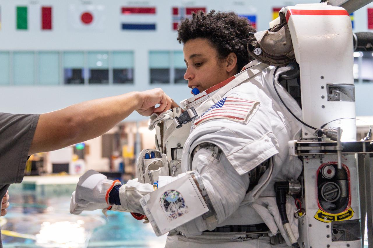 jsc2021e059321 (Nov. 18, 2021) --- NASA astronaut and SpaceX Crew-4 Mission Specialist Jessica Watkins trains for a spacewalk at the Johnson Space Center's Neutral Buoyancy Laboratory in Houston, Texas. Watkins is scheduled to launch to the International Space Station in April 2022 to begin a six-month research mission with fellow astronauts Kjell Lindgren and Robert Hines of NASA, and ESA (European Space Agency) astronaut Samantha Cristoforetti.