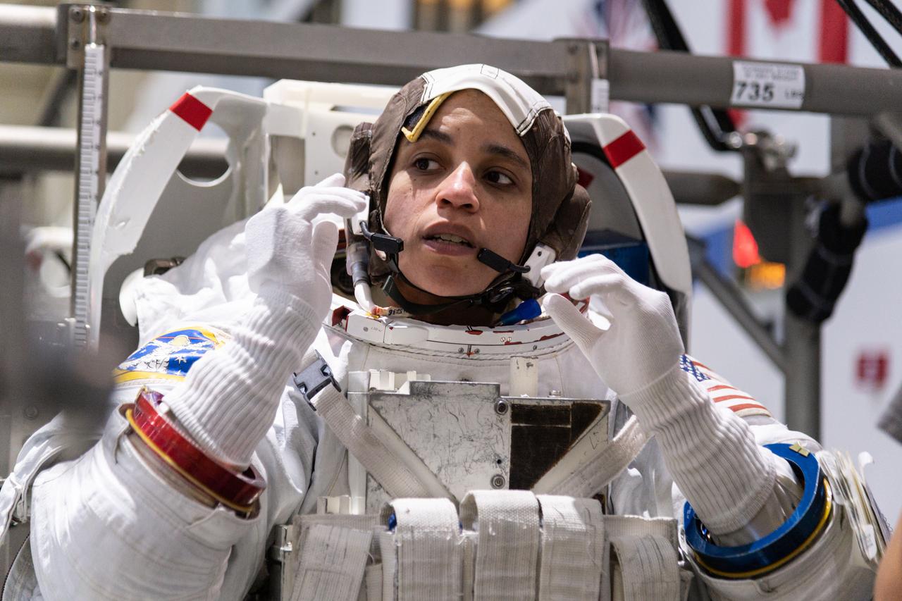 jsc2021e059322 (Nov. 18, 2021) --- NASA astronaut and SpaceX Crew-4 Mission Specialist Jessica Watkins trains for a spacewalk at the Johnson Space Center's Neutral Buoyancy Laboratory in Houston, Texas. Watkins is scheduled to launch to the International Space Station in April 2022 to begin a six-month research mission with fellow astronauts Kjell Lindgren and Robert Hines of NASA, and ESA (European Space Agency) astronaut Samantha Cristoforetti.