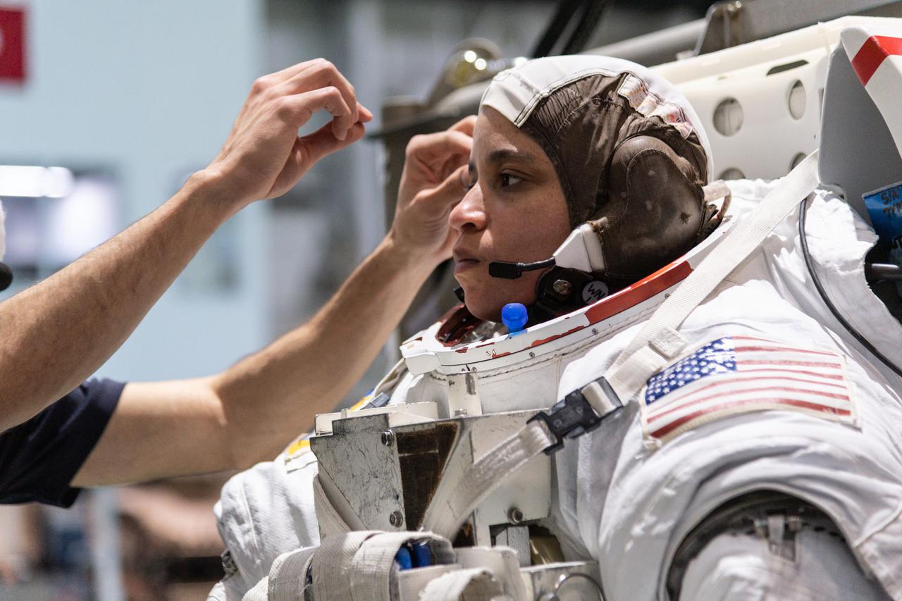 jsc2021e059335 (Nov. 18, 2021) --- NASA astronaut and SpaceX Crew-4 Mission Specialist Jessica Watkins trains for a spacewalk at the Johnson Space Center's Neutral Buoyancy Laboratory in Houston, Texas. Watkins is scheduled to launch to the International Space Station in April 2022 to begin a six-month research mission with fellow astronauts Kjell Lindgren and Robert Hines of NASA, and ESA (European Space Agency) astronaut Samantha Cristoforetti.