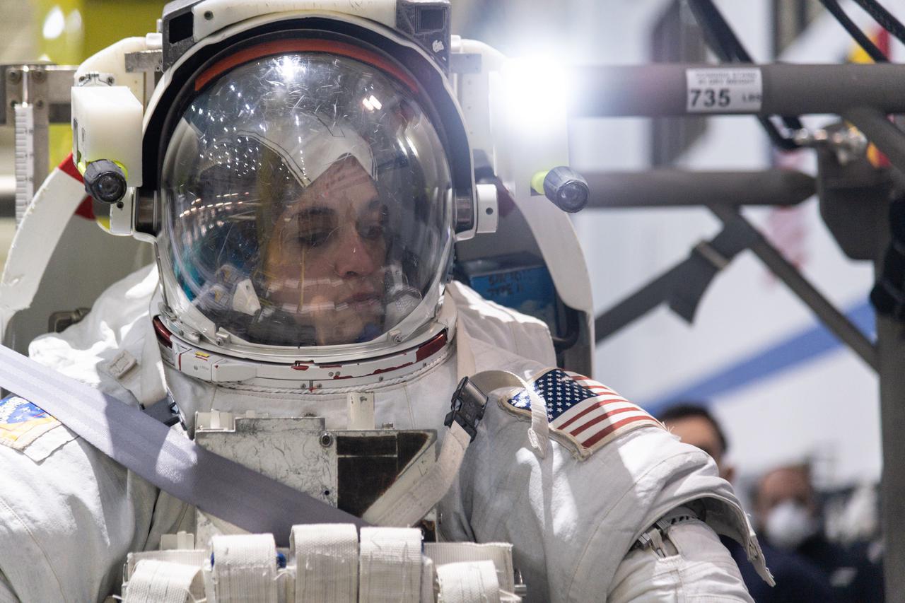 jsc2021e059345 (Nov. 18, 2021) --- NASA astronaut and SpaceX Crew-4 Mission Specialist Jessica Watkins trains for a spacewalk at the Johnson Space Center's Neutral Buoyancy Laboratory in Houston, Texas. Watkins is scheduled to launch to the International Space Station in April 2022 to begin a six-month research mission with fellow astronauts Kjell Lindgren and Robert Hines of NASA, and ESA (European Space Agency) astronaut Samantha Cristoforetti.