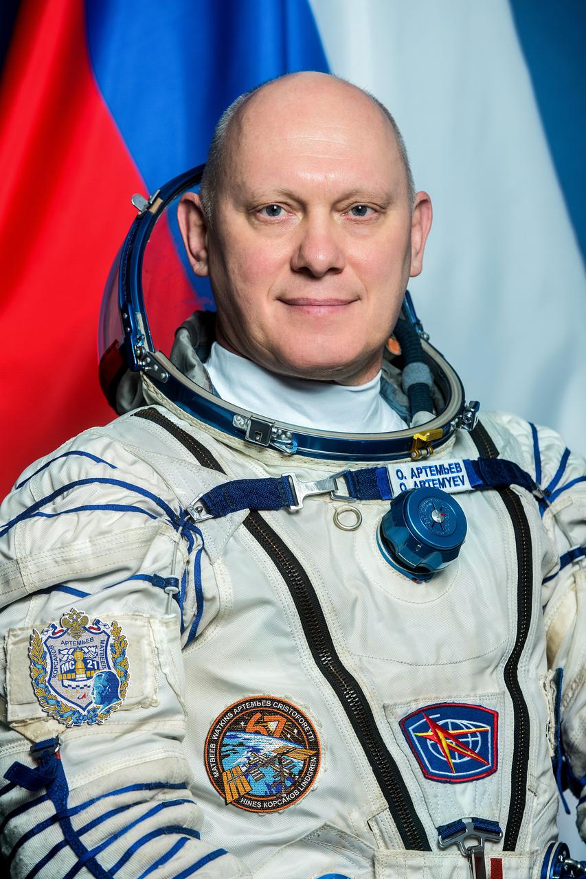 jsc2022e007514 (Jan. 18, 2022) --- Official portrait of Roscosmos cosmonaut and Soyuz MS-21 Commander Oleg Artemyev. Credit: Andrey Shelepin
