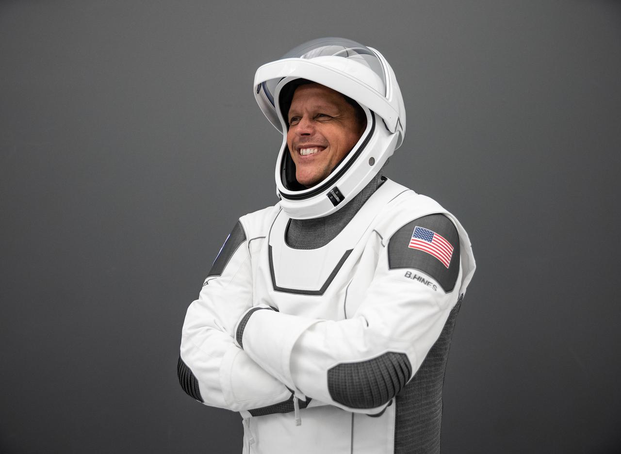 jsc2022e011414 (Feb. 15, 2022) --- NASA astronaut and SpaceX Crew-4 Pilot Robert Hines, representing NASA's Commercial Crew Program, poses for a portrait at SpaceX Headquarters in Hawthorne, California.
