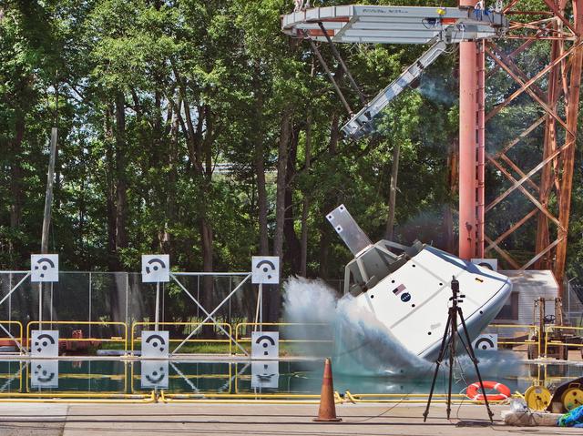 NASA image: NASA BEGINS WATER LANDING TESTING