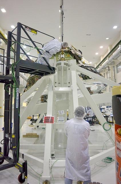 NASA image: Orion Weight and Center of Gravity Test