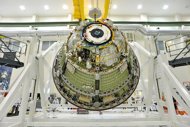 NASA image: Orion Weight and Center of Gravity Test