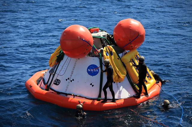 NASA image: Orion Underway Recovery Tests 3 & 4