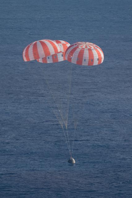 NASA image: Orion returns to Earth after a succesful flight