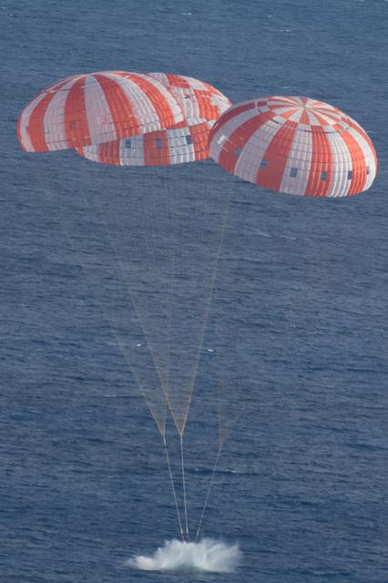 NASA image: Orion returns to Earth after a succesfull flight