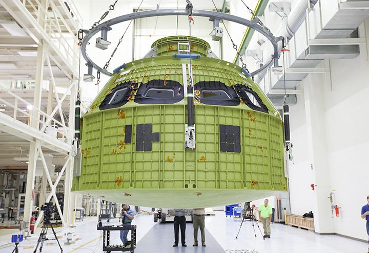 NASA image: Orion EM-1 Fully Unwrapped and Moved to Birdcage