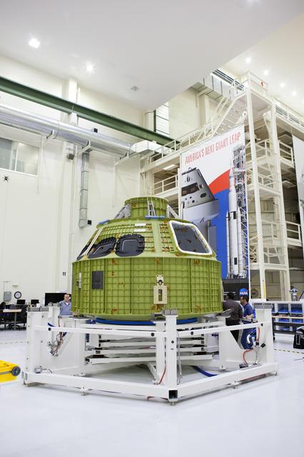NASA image: Orion EM-1 Fully Unwrapped and Moved to Birdcage