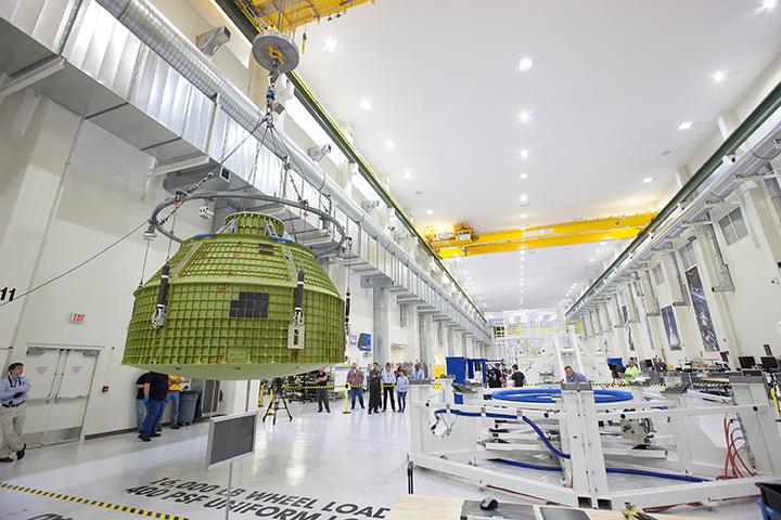 NASA image: Orion EM-1 Fully Unwrapped and Moved to Birdcage