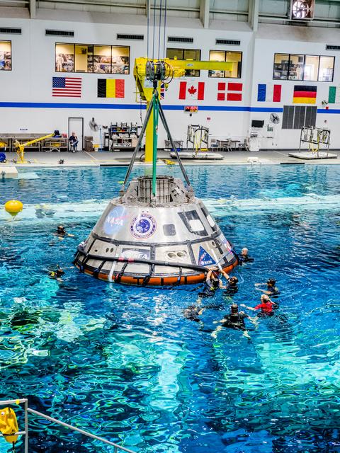 NASA image: US Navy Divers practice recovery operations at JSC