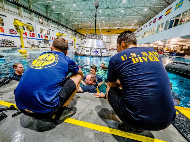 NASA image: US Navy Divers practice recovery operations at JSC
