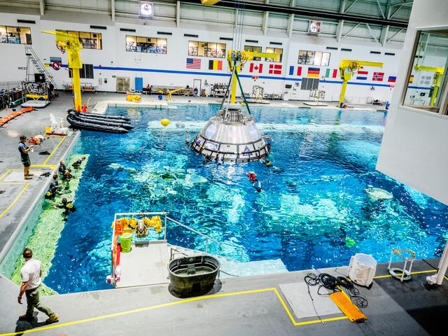 NASA image: US Navy Divers practice recovery operations at JSC