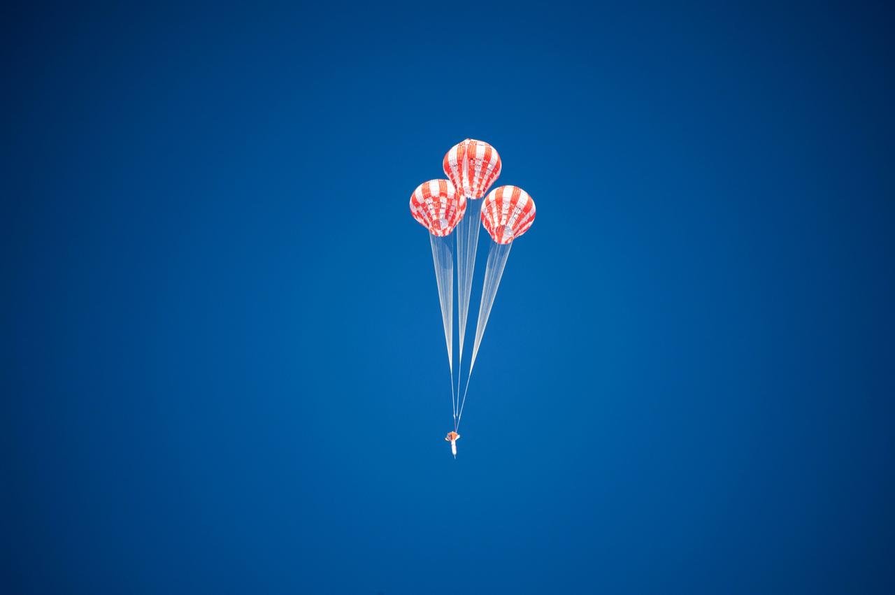 An Orion parachute test to qualify for mission with crew takes place at the U.S. Army Yuma Proving Ground in Yuma, Arizona on Sept. 30, 2016. Part of Batch image transfer from Flickr.