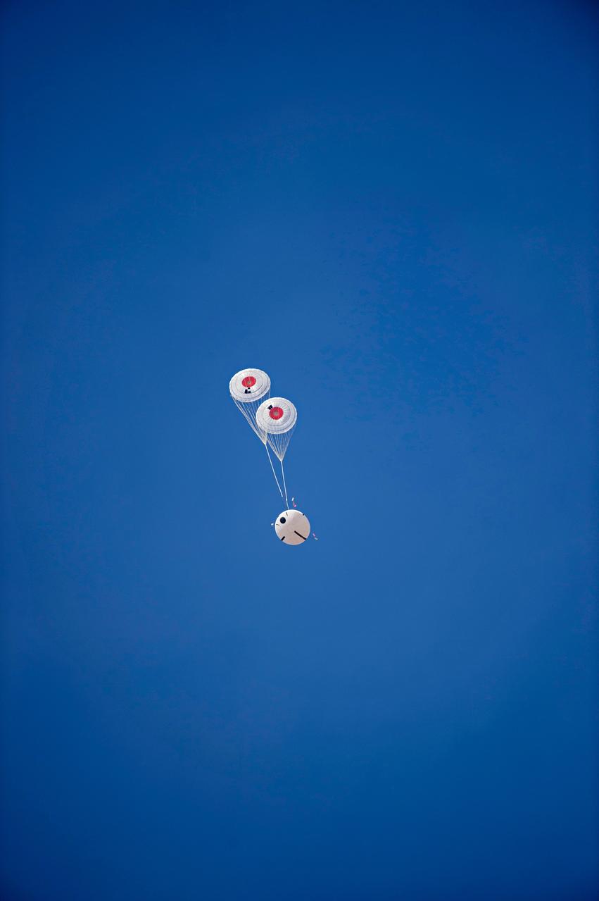 A successful Orion parachute test takes place at U.S. Army Yuma Proving ground in Arizona on March 8, 2017. This is the second test in a series of eight that will certify Orion's parachutes for human space flight.
