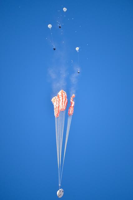 NASA image: Orion's parachutes measure up in high pressure test