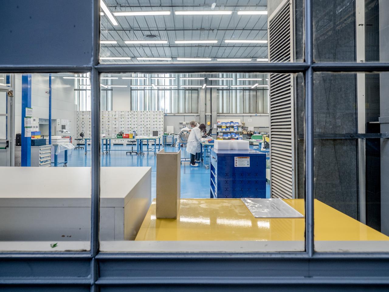 While engineers in Europe continue to outfit the Orion spacecraft’s service module for Artemis I in preparation for shipment to NASA’s Kennedy Space Center in Florida next year, work is already beginning on the service module that will power, propel, cool and provide air and water for the first crewed mission in the Orion spacecraft in the early 2020s. On Sept. 19, 2017, technicians at Thales Alenia in Turin, Italy, work on the primary structure of the European Service Module that will carry astronauts in Orion beyond the Moon during Artemis II. ESA (European Space Agency) and its contractors are providing Orion’s service module for its first two missions atop the Space Launch System rocket. NASA is leading the next steps in human space exploration and will send astronauts to the vicinity of the Moon to build and test the systems needed for challenging missions to deep space destinations including Mars. NASA is working with domestic and international partners to solve the great challenges of deep space exploration.