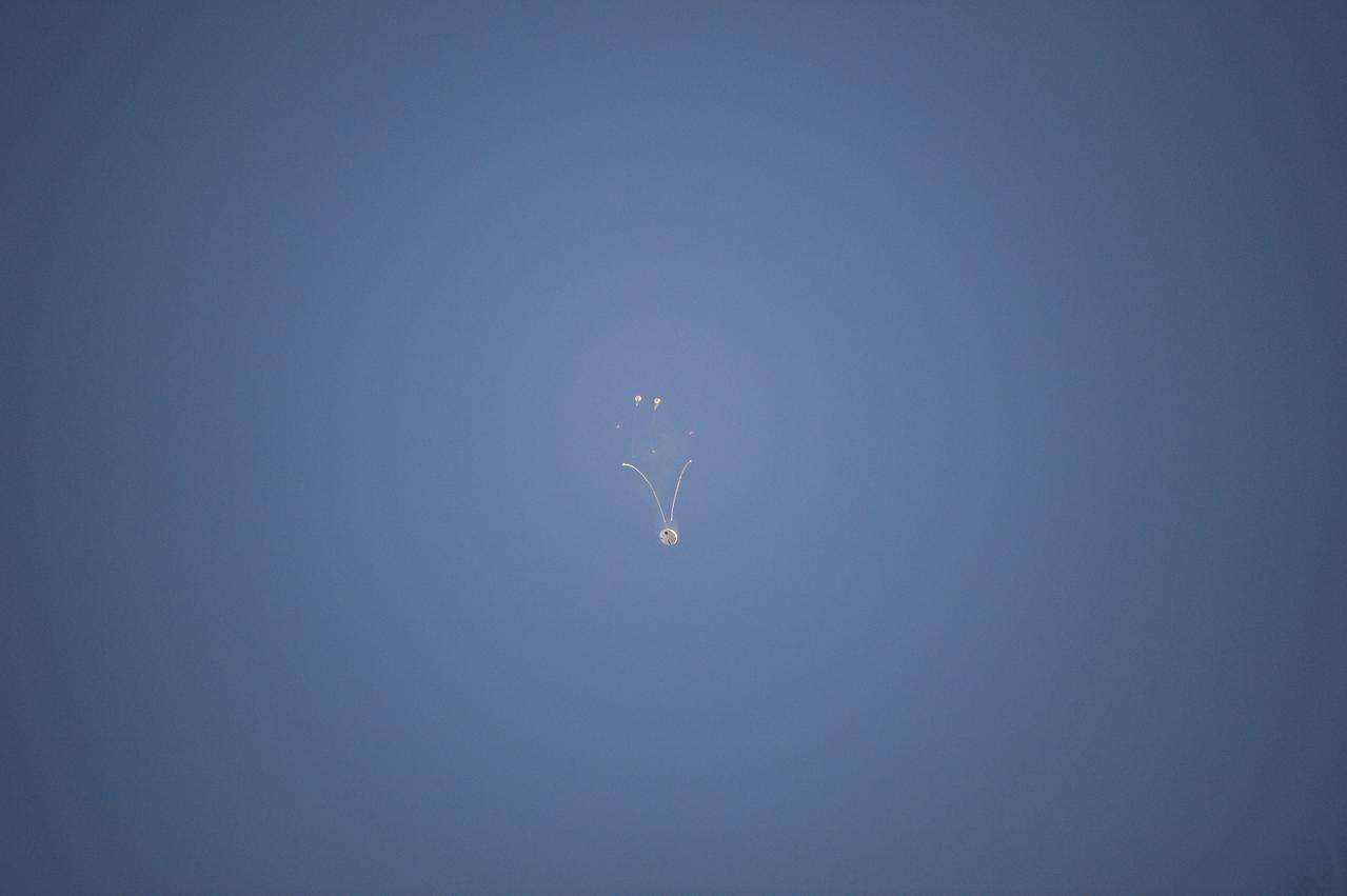 Engineers successfully evaluated a failure scenario of Orion’s parachute system in which only two of the system’s three orange and white main parachutes deploy after several other parachutes in the system used to slow and stabilize Orion endure high aerodynamic stresses ahead of a safe landing. The test occurred Dec. 15, 2017 at the U.S. Army Proving Ground in Yuma, Arizona. A mock capsule was dropped from a C-17 aircraft at 35,000 feet in altitude to enable the right conditions for the test. It was the fifth of eight tests to qualify Orion’s parachute system for flights with astronauts beginning with Artemis II.