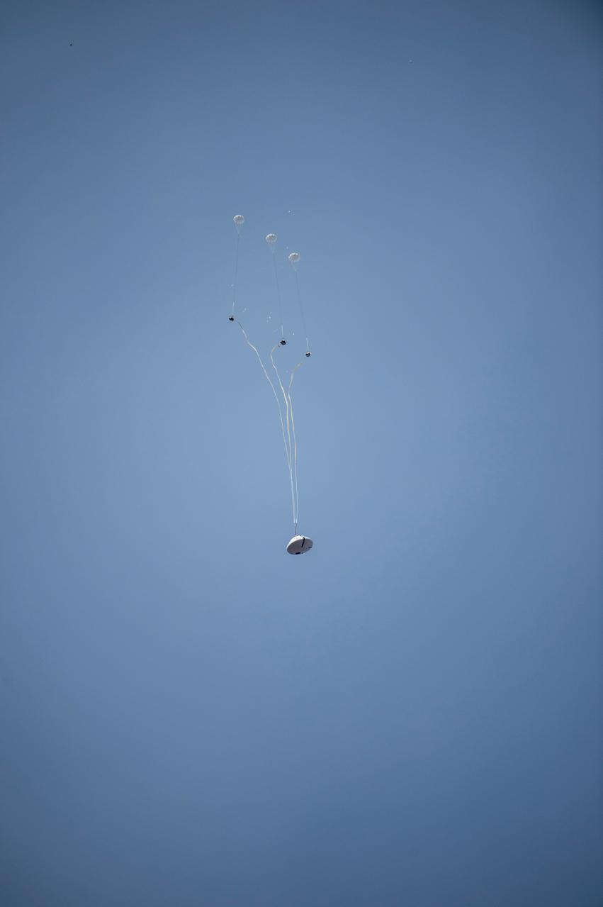 NASA successfully tested the Orion spacecraft’s parachute system on March 16, 2018 at the U.S. Army Proving Ground in Yuma, Arizona. It was the first time engineers intentionally failed one of the system’s three Forward Bay Cover parachutes. The Forward Bay Cover protects the upper part of Orion throughout its mission, but must be jettisoned during landing so the rest of Orion’s parachutes can deploy. Engineers are nearing completion of the series of tests to qualify the parachute system for flights with crew.