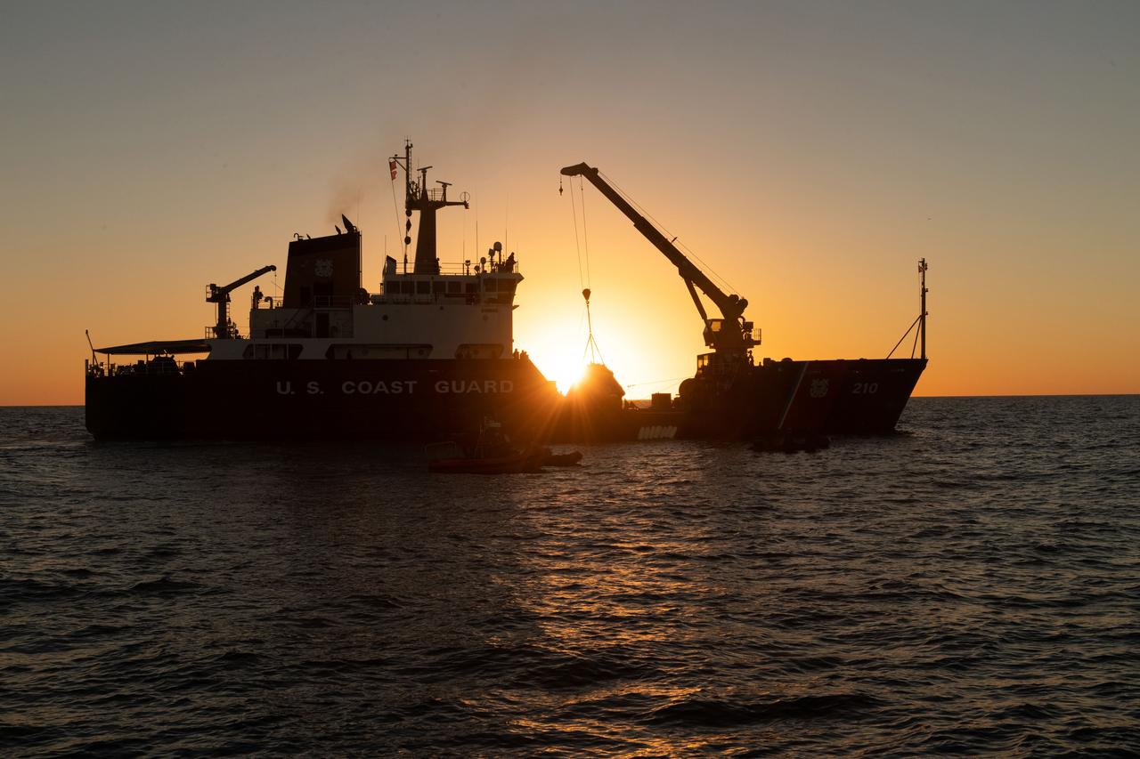 The Orion Crew Module Uprighting System (CMUS) and Neutral Buoyancy Laboratory team completed two successful sea tests off the coast of Galveston, Texas, Dec. 1-3, 2018. CMUS is designed to inflate five bags after the Orion spacecraft and its crew splash down after returning from deep space missions, enabling the capsule to upright itself. NASA partnered with United States Coast Guard and Air Force and Texas A&M Galveston teams to perform the tests operations.
