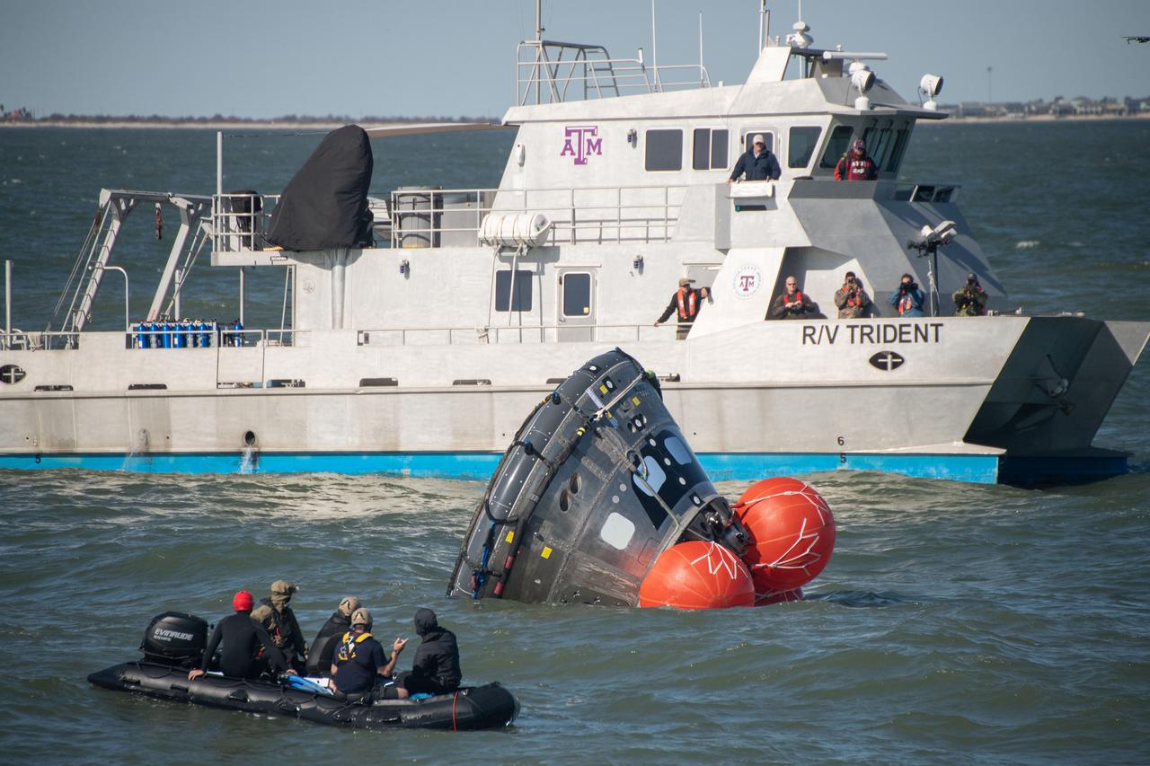 The Orion Crew Module Uprighting System (CMUS) and Neutral Buoyancy Laboratory team completed two successful sea tests off the coast of Galveston, Texas, Dec. 1-3, 2018. CMUS is designed to inflate five bags after the Orion spacecraft and its crew splash down after returning from deep space missions, enabling the capsule to upright itself. NASA partnered with United States Coast Guard and Air Force and Texas A&M Galveston teams to perform the tests operations.