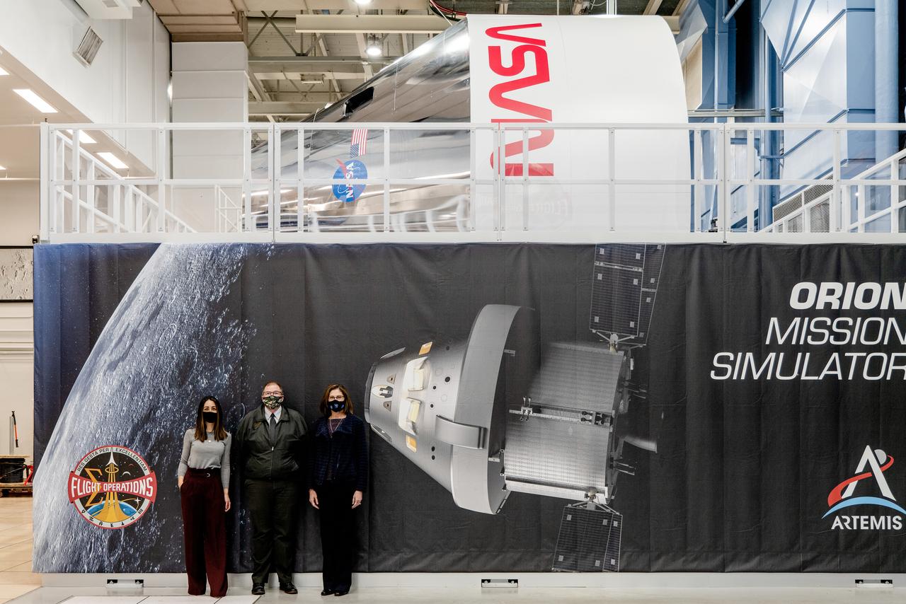 Examination of Orion spacecraft simulator that recently arrived at the agency’s Johnson Space Center in Houston on Dec. 8, 2020. The simulator provides the ability for astronauts, engineers, and flight controllers to train and practice for scenarios during Artemis missions to the Moon. The interior of the simulator is being outfitted with Orion’s display and control system and crew seats to mimic what astronaut will experience during liftoff to the lunar vicinity and on their way back home to Earth.