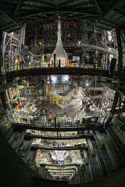 NASA image: Artemis I Orion / SLS stack complete