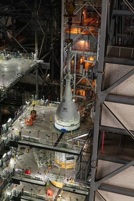 NASA image: Artemis I Orion / SLS stack complete