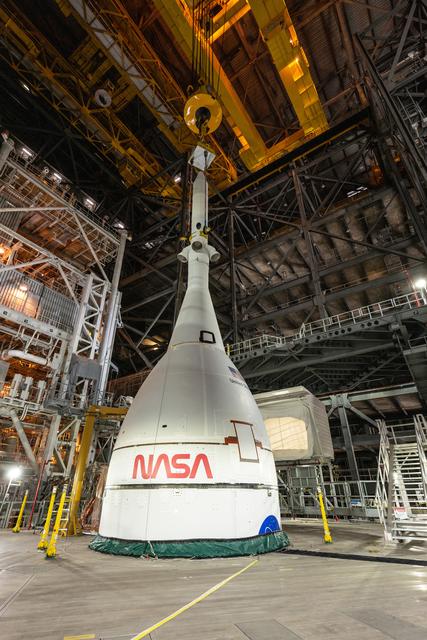 NASA image: Artemis I Orion / SLS stack complete