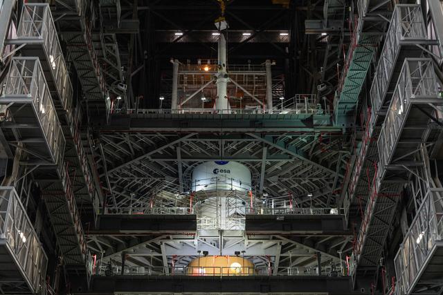 NASA image: Artemis I Orion / SLS stack complete