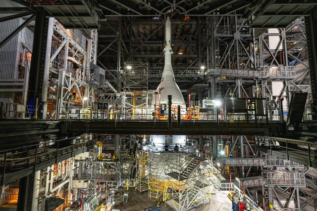 NASA image: Artemis I Orion / SLS stack complete