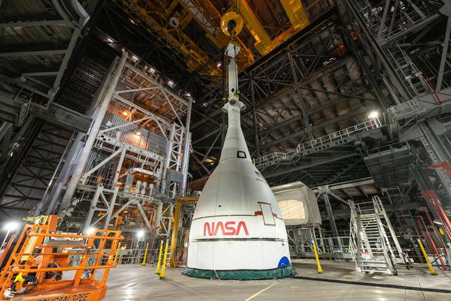 NASA image: Artemis I Orion / SLS stack complete