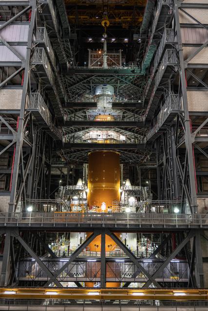 NASA image: Artemis I Orion / SLS stack complete