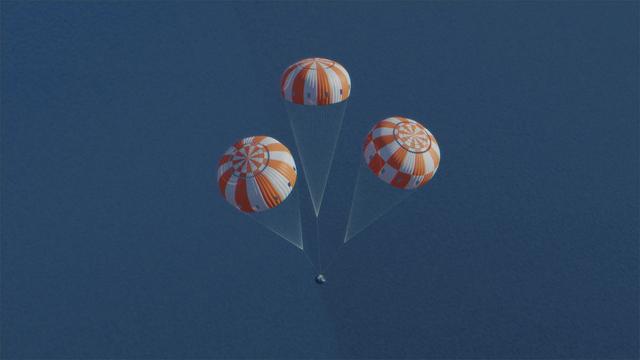 NASA image: Artemis I artist's concept - parachutes