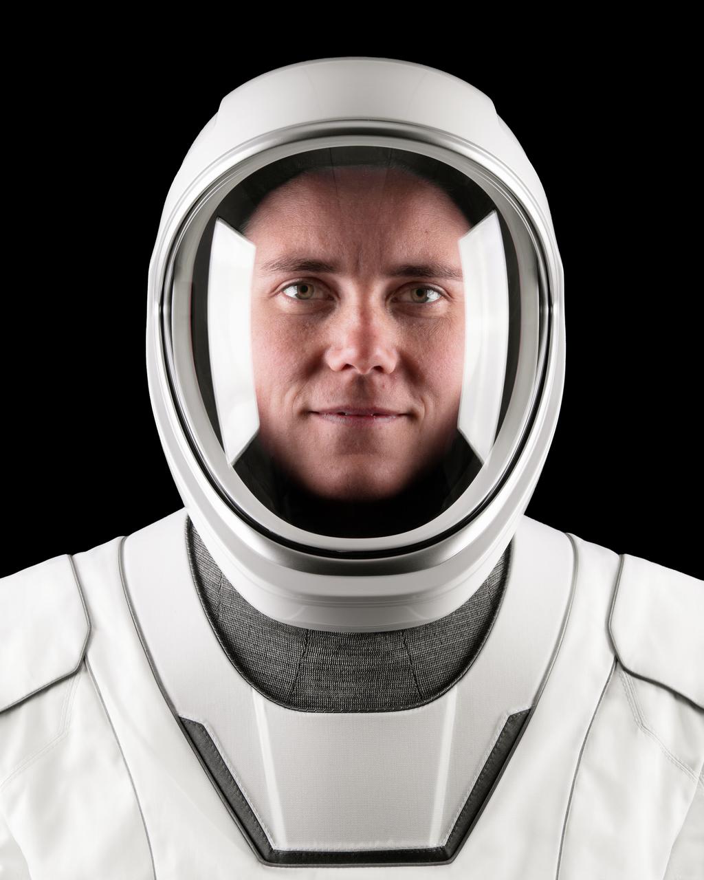 jsc2022e068600 (Aug. 19, 2022) --- Cosmonaut Anna Kikina of Roscosmos, SpaceX Crew-5 Mission Specialist, poses for a portrait in her pressure suit at SpaceX headquarters in Hawthorne, California. Credit: SpaceX