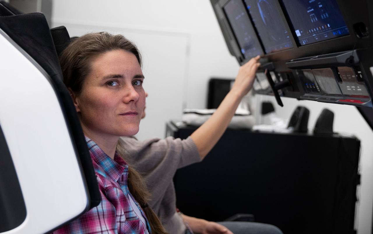 jsc2022e068616 (Dec. 7, 2021) --- SpaceX Crew-5 Mission Specialist Anna Kikina from Roscosmos is pictured during a Crew Dragon cockpit training session at SpaceX headquarters in Hawthorne, California. Credit: SpaceX