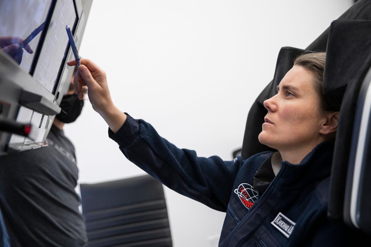 jsc2022e068618 (Dec. 9, 2021) --- SpaceX Crew-5 Mission Specialist Anna Kikina from Roscosmos is pictured during a Crew Dragon cockpit training session at SpaceX headquarters in Hawthorne, California. Credit: SpaceX