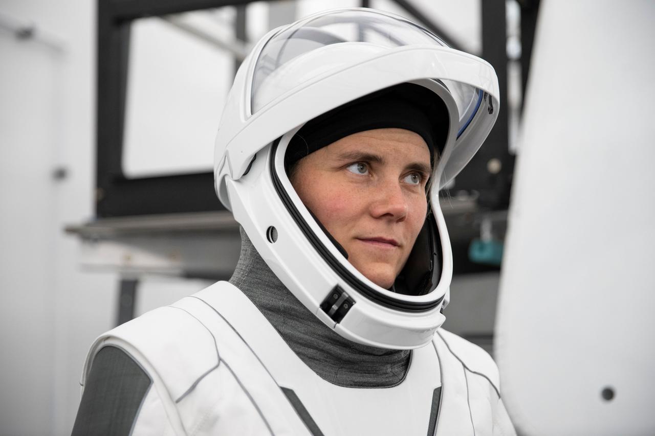 jsc2022e068622 (Dec. 16, 2021) --- SpaceX Crew-5 Mission Specialist Anna Kikina from Roscosmos is pictured during a Crew Dragon training session at SpaceX headquarters in Hawthorne, California. Credit: SpaceX