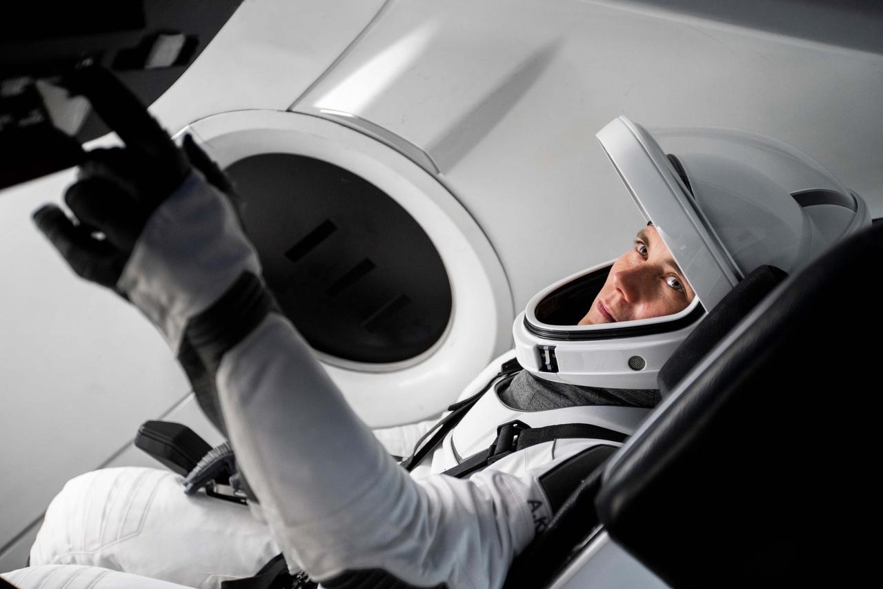 jsc2022e068623 (July 20, 2022) --- SpaceX Crew-5 Mission Specialist Anna Kikina from Roscosmos is pictured during a Crew Dragon cockpit training session at SpaceX headquarters in Hawthorne, California. Credit: SpaceX