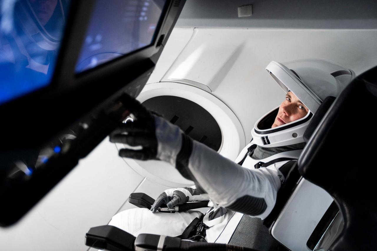 jsc2022e068624 (July 20, 2022) --- SpaceX Crew-5 Mission Specialist Anna Kikina from Roscosmos is pictured during a Crew Dragon cockpit training session at SpaceX headquarters in Hawthorne, California. Credit: SpaceX