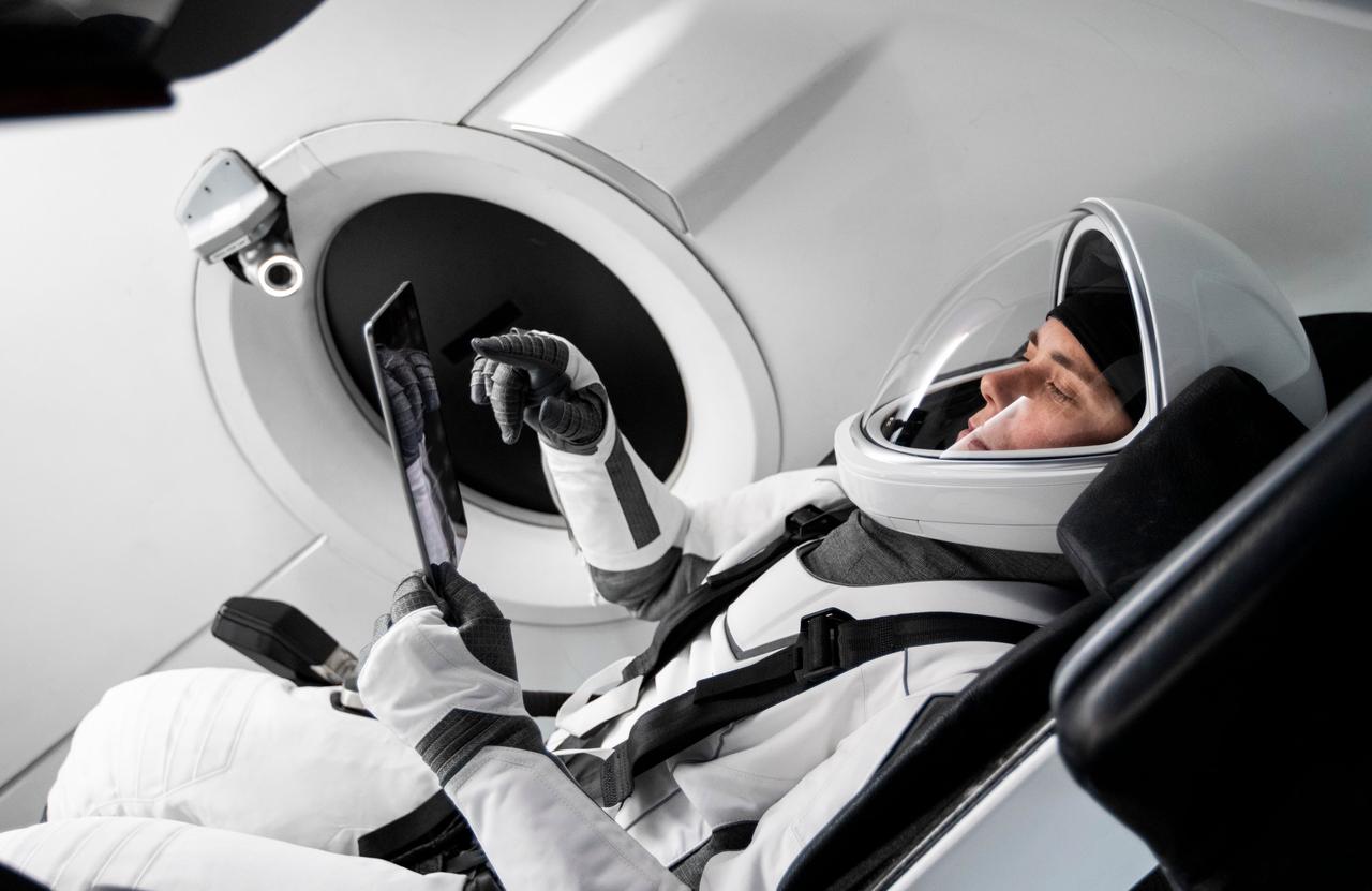 jsc2022e068626 (June 27, 2022) --- SpaceX Crew-5 Mission Specialist Anna Kikina from Roscosmos is pictured during a Crew Dragon cockpit training session at SpaceX headquarters in Hawthorne, California. Credit: SpaceX