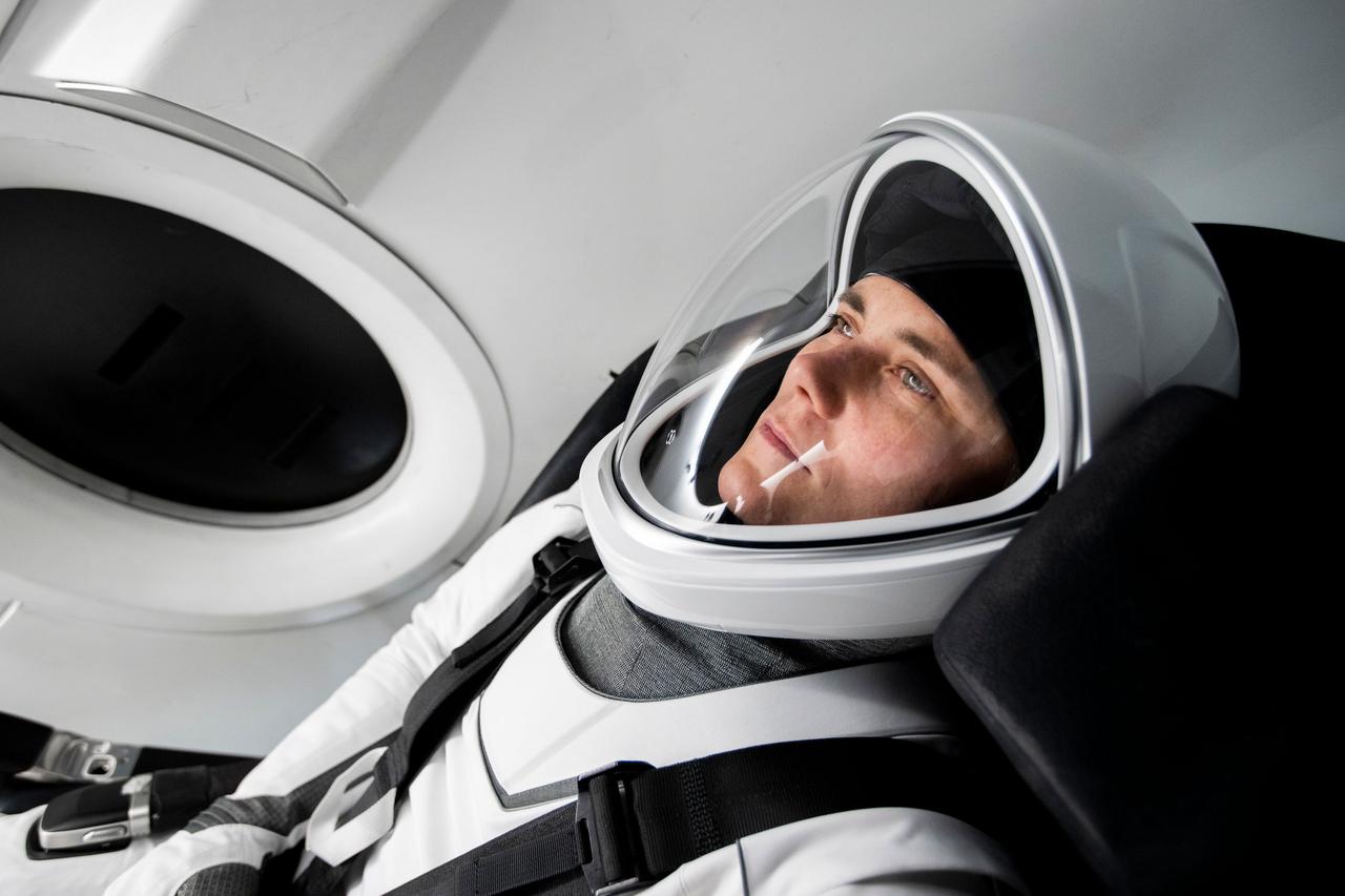 jsc2022e068627 (June 27, 2022) --- SpaceX Crew-5 Mission Specialist Anna Kikina from Roscosmos is pictured during a Crew Dragon cockpit training session at SpaceX headquarters in Hawthorne, California. Credit: SpaceX