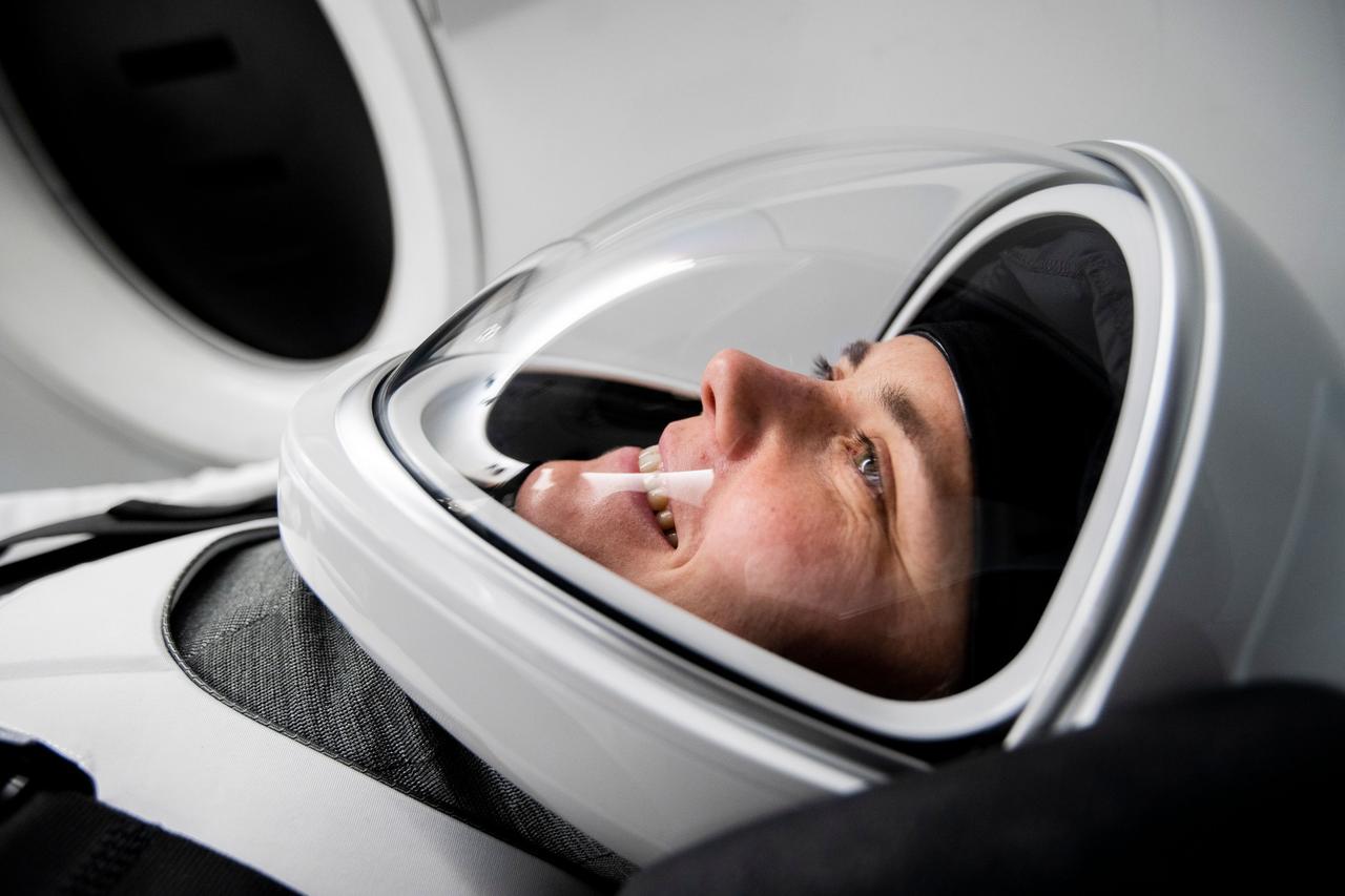 jsc2022e068628 (June 27, 2022) --- SpaceX Crew-5 Mission Specialist Anna Kikina from Roscosmos is pictured during a Crew Dragon cockpit training session at SpaceX headquarters in Hawthorne, California. Credit: SpaceX