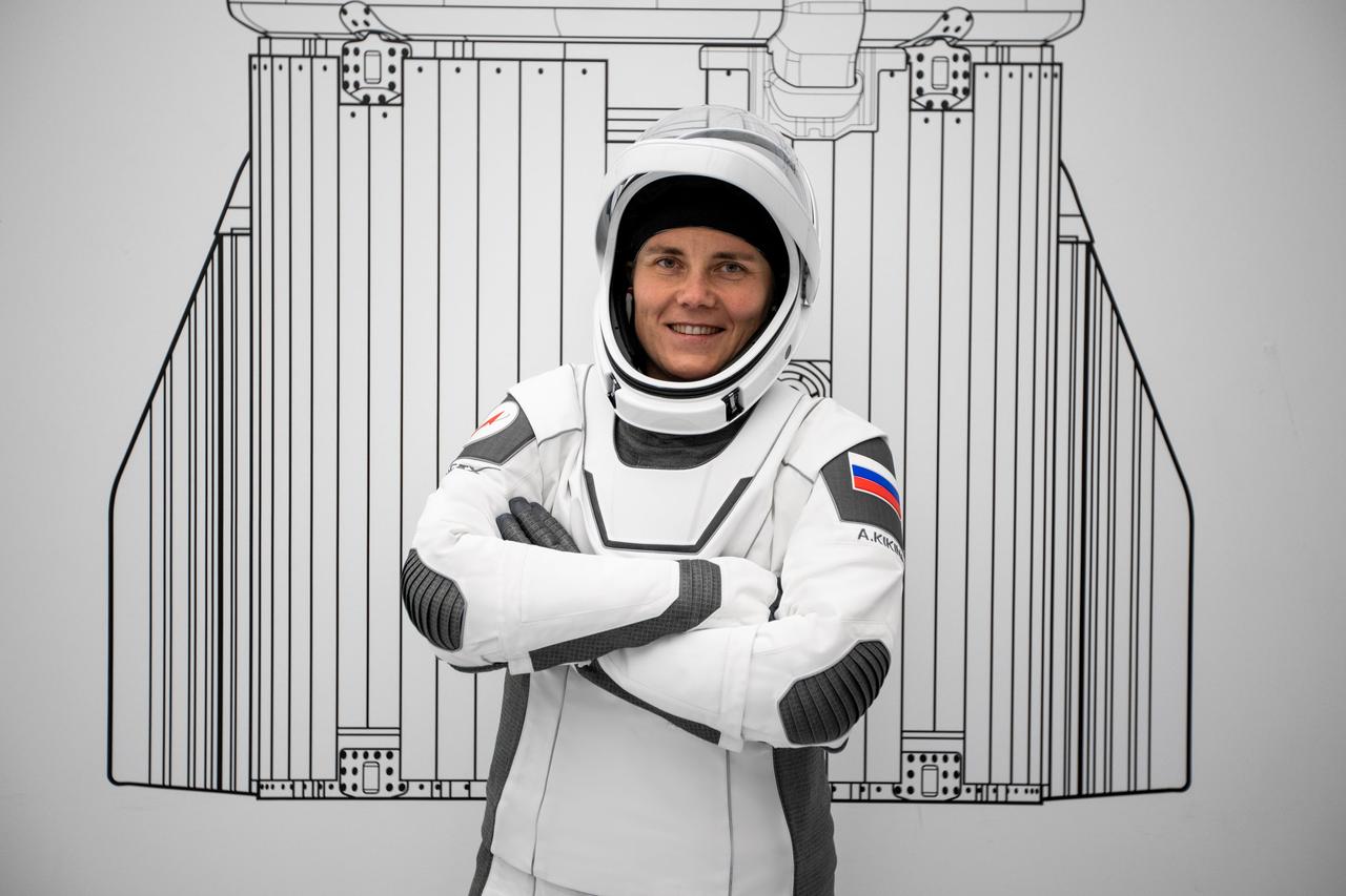 jsc2022e068634 (June 27, 2022) --- SpaceX Crew-5 Mission Specialist Anna Kikina from Roscosmos poses for a portrait in her Crew Dragon flight suit at SpaceX headquarters in Hawthorne, California. Credit: SpaceX